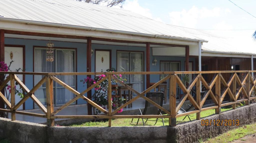 Petero Atamu Hotel Hanga Roa Exterior photo
